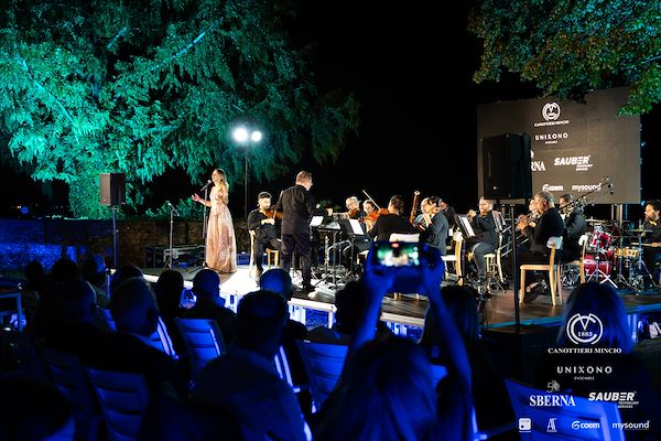 Canottieri Mincio . Unixono - Elena Camo: Le Grandi Voci Italiane