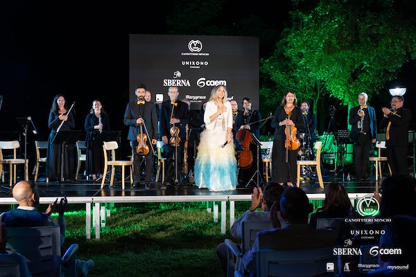 Canottieri Mincio . Unixono<br>Elena Camo: Le Grandi Voci Pop