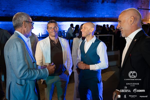 Canottieri Mincio . Unixono<br>Elena Camo: Le Grandi Voci Pop