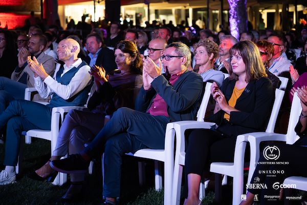 Canottieri Mincio . Unixono<br>Elena Camo: Le Grandi Voci Pop