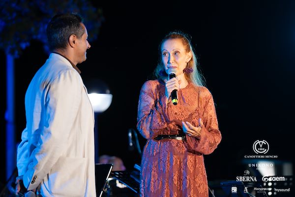 Canottieri Mincio . Unixono<br>Elena Camo: Le Grandi Voci Pop