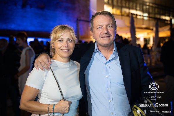 Canottieri Mincio . Unixono<br>Elena Camo: Le Grandi Voci Pop