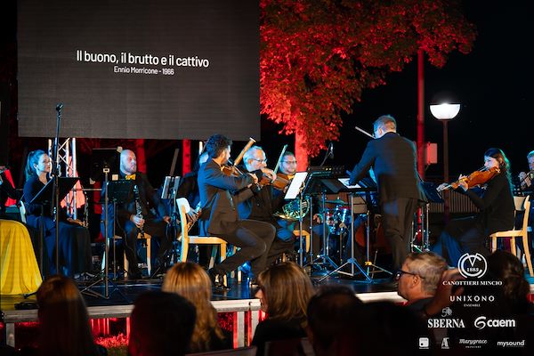 Canottieri Mincio . Unixono<br>Elena Camo: Le Grandi Voci Pop