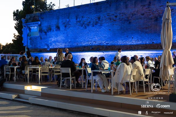 Canottieri Mincio . Unixono<br>Elena Camo: Le Grandi Voci Pop