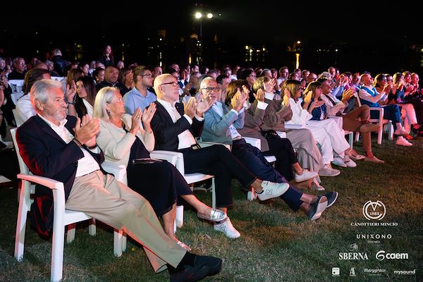 Canottieri Mincio . Unixono<br>Elena Camo: Le Grandi Voci Pop