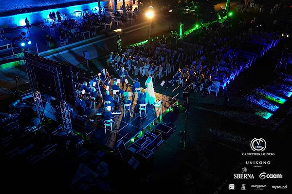 Canottieri Mincio . Unixono<br>Elena Camo: Le Grandi Voci Pop