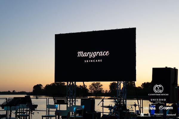 Canottieri Mincio . Unixono<br>Elena Camo: Le Grandi Voci Pop