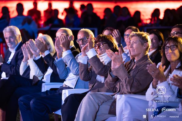 Canottieri Mincio . Unixono<br>Elena Camo: Le Grandi Voci Pop