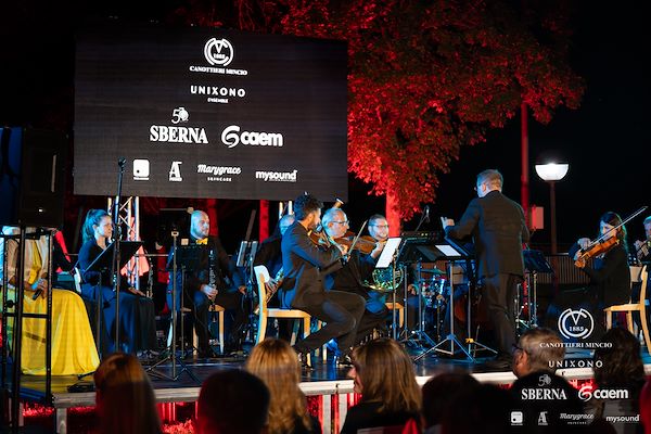 Canottieri Mincio . Unixono<br>Elena Camo: Le Grandi Voci Pop