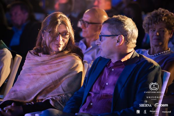 Canottieri Mincio . Unixono<br>Elena Camo: Le Grandi Voci Pop