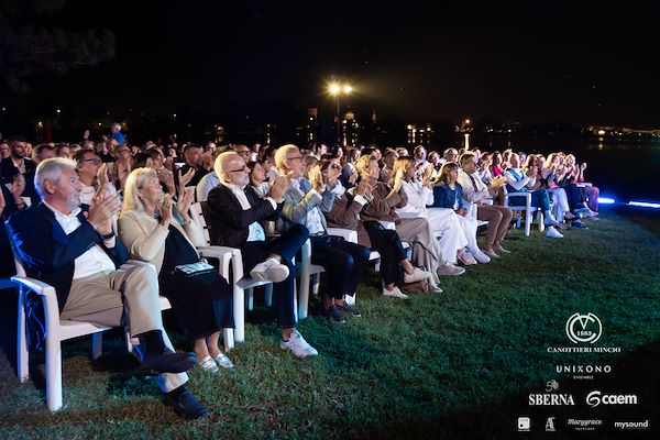 Canottieri Mincio . Unixono<br>Elena Camo: Le Grandi Voci Pop