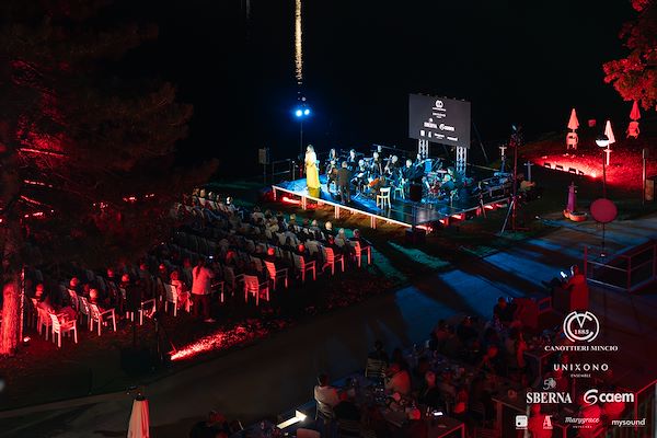 Canottieri Mincio . Unixono<br>Elena Camo: Le Grandi Voci Pop