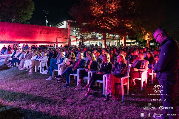 Canottieri Mincio . Unixono<br>Elena Camo: Le Grandi Voci Pop