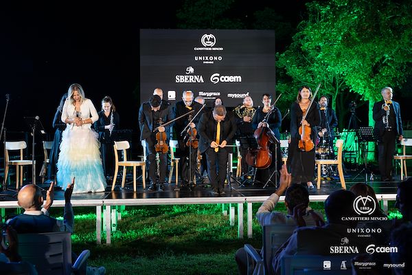 Canottieri Mincio . Unixono<br>Elena Camo: Le Grandi Voci Pop