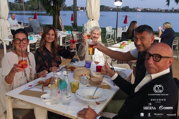 Canottieri Mincio . Unixono<br>Elena Camo: Le Grandi Voci Pop