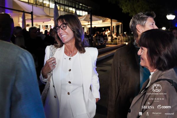 Canottieri Mincio . Unixono<br>Elena Camo: Le Grandi Voci Pop