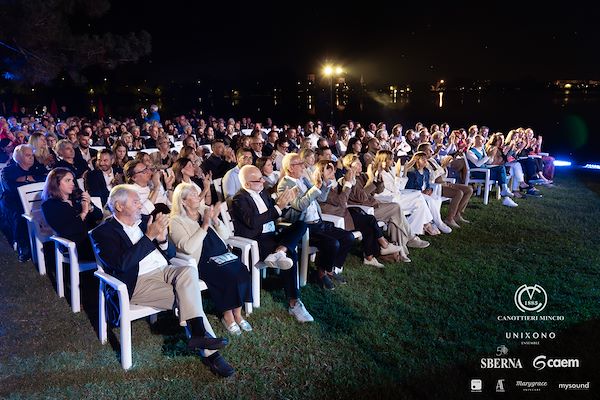 Canottieri Mincio . Unixono<br>Elena Camo: Le Grandi Voci Pop