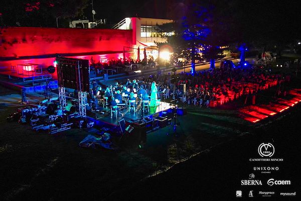 Canottieri Mincio . Unixono<br>Elena Camo: Le Grandi Voci Pop