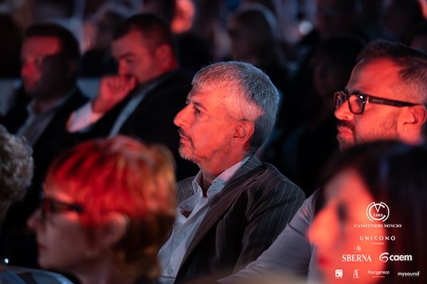 Canottieri Mincio . Unixono<br>Elena Camo: Le Grandi Voci Pop