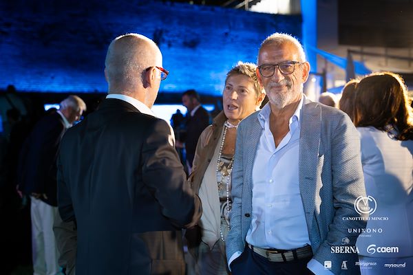 Canottieri Mincio . Unixono<br>Elena Camo: Le Grandi Voci Pop