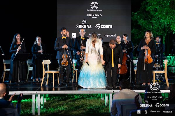 Canottieri Mincio . Unixono<br>Elena Camo: Le Grandi Voci Pop