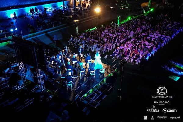 Canottieri Mincio . Unixono<br>Elena Camo: Le Grandi Voci Pop