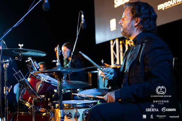 Canottieri Mincio . Unixono<br>Elena Camo: Le Grandi Voci Pop