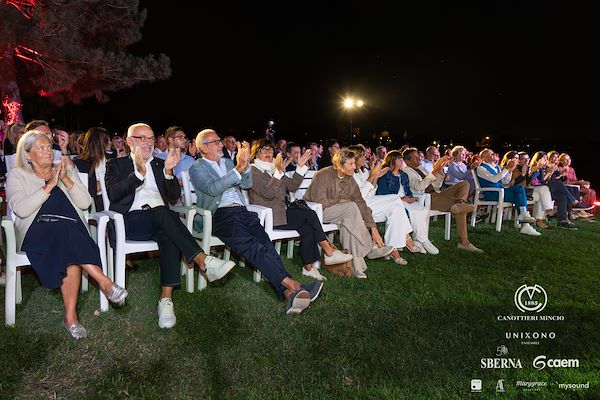 Canottieri Mincio . Unixono<br>Elena Camo: Le Grandi Voci Pop