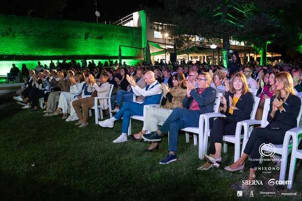 Canottieri Mincio . Unixono<br>Elena Camo: Le Grandi Voci Pop