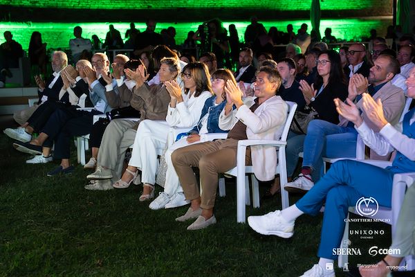 Canottieri Mincio . Unixono<br>Elena Camo: Le Grandi Voci Pop