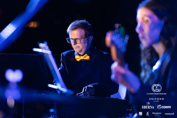 Canottieri Mincio . Unixono<br>Elena Camo: Le Grandi Voci Pop