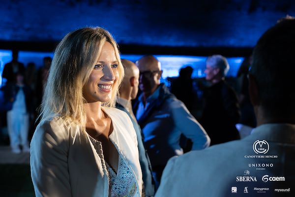 Canottieri Mincio . Unixono<br>Elena Camo: Le Grandi Voci Pop