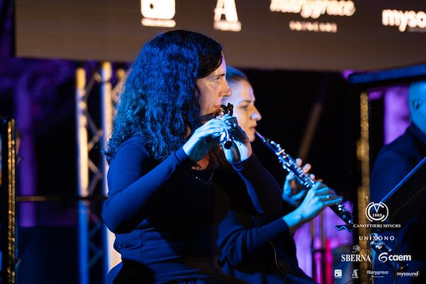 Canottieri Mincio . Unixono<br>Elena Camo: Le Grandi Voci Pop