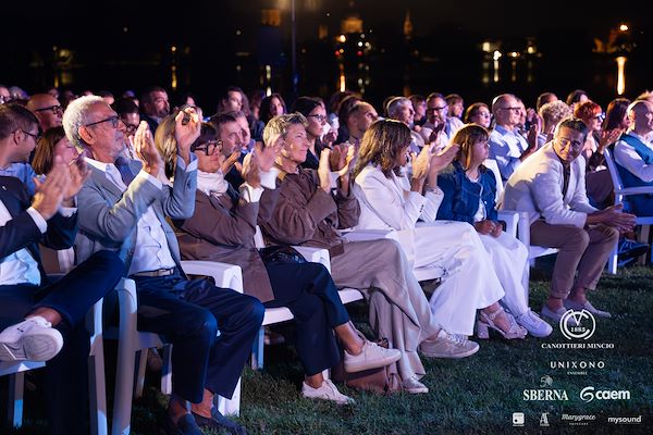 Canottieri Mincio . Unixono<br>Elena Camo: Le Grandi Voci Pop