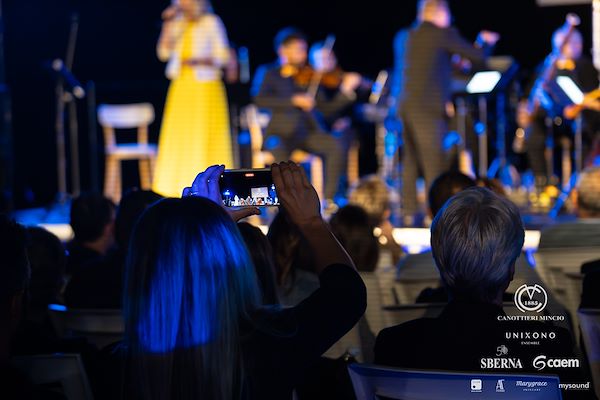 Canottieri Mincio . Unixono<br>Elena Camo: Le Grandi Voci Pop